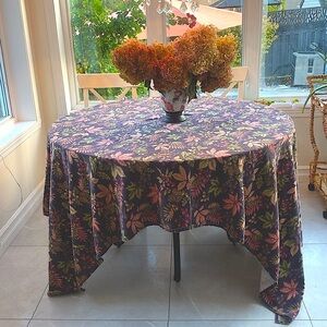 TABLECLOTH VTG in a Multi Purple Floral Pattern Rectangular L: 92.5” x W: 59.5”